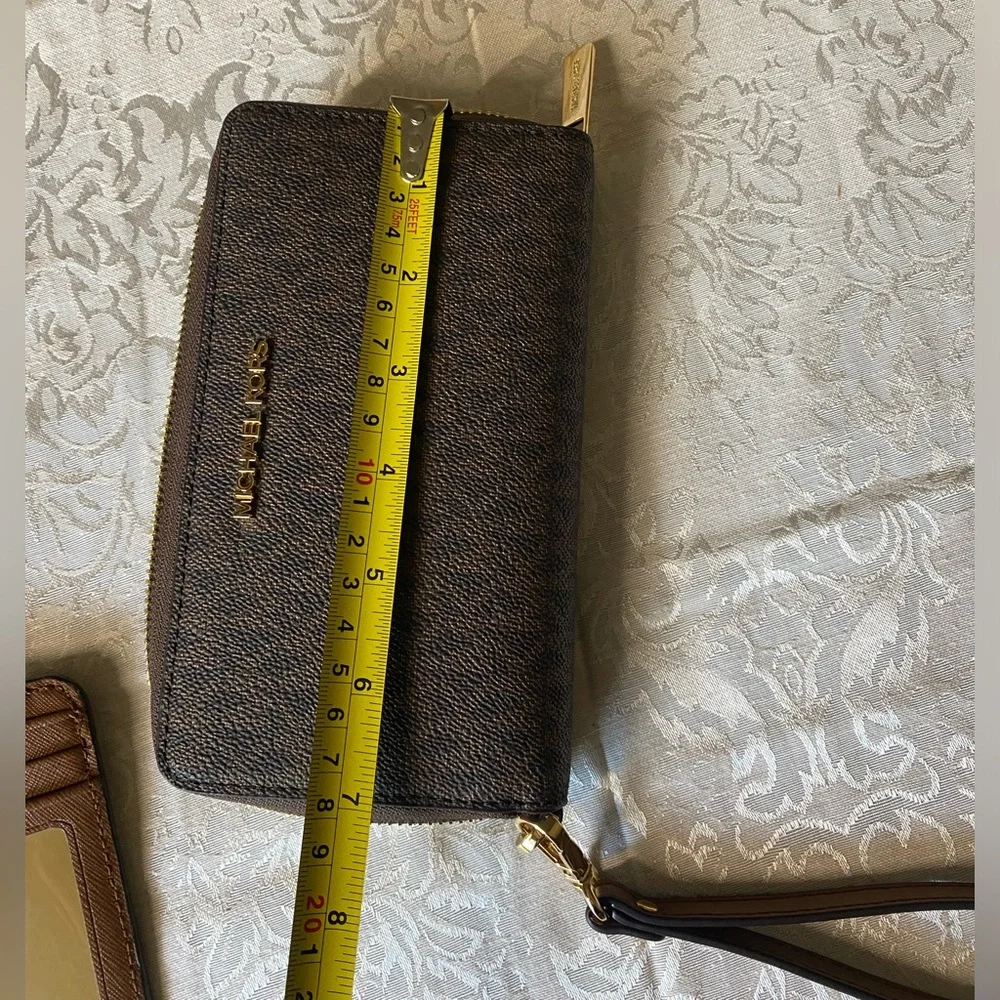 Michael Kors wristlet NWT